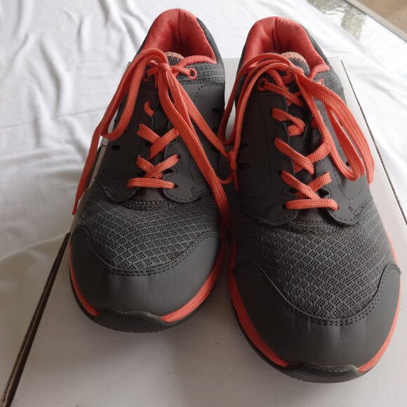 Vionic Venture women's size 10 sneakers Dark Grey mesh with orange laces & trim - Picture 1 of 13